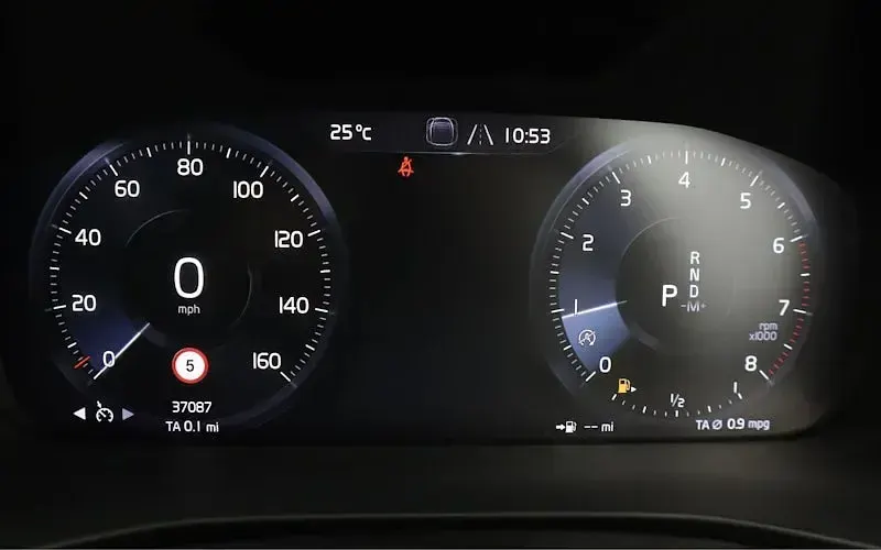 Used Volvo XC40 Inscription 163 HP (119 kW) 2021 Red SUV