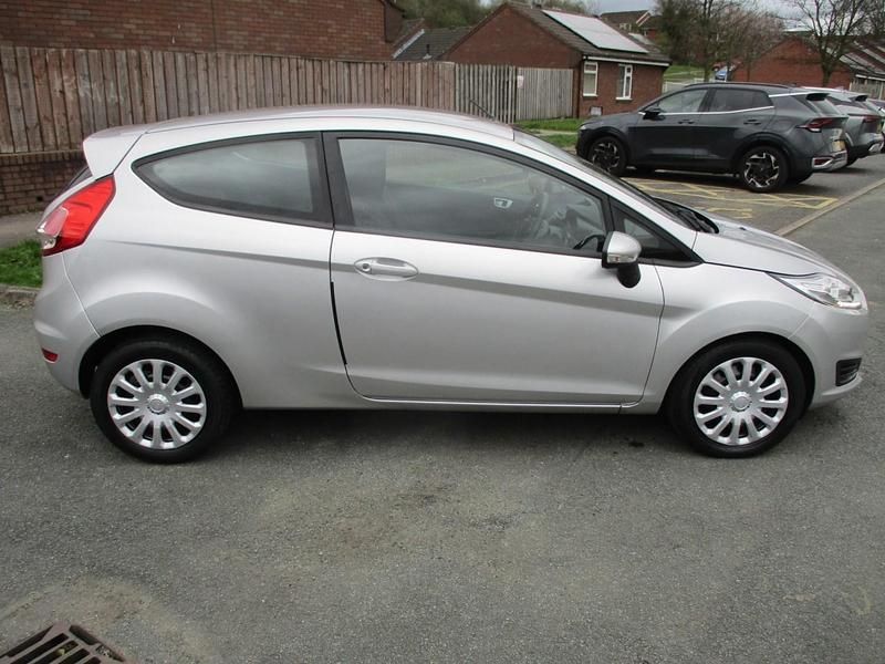 Used Ford Fiesta Style 75 HP (55 kW) 2015 Silver Hatchback