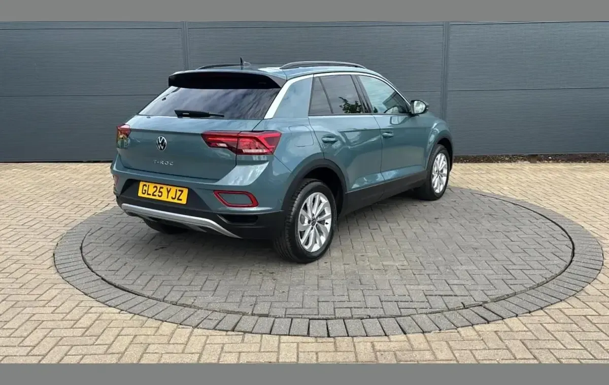 Used VW T-Roc Match 150 HP (110 kW) 2025 Blue SUV