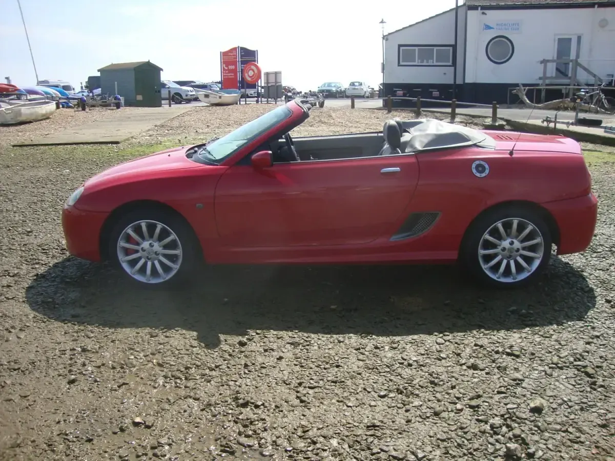 Usado MG TF 135 HP (99 kW) 2004 Vermelho Cabrios