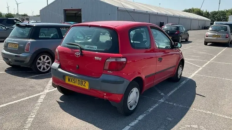 Used Toyota Yaris 68 HP (50 kW) 2001 Red Hatchback
