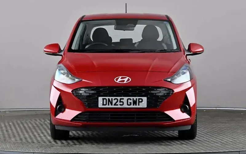 Used Hyundai i10 Advanced 63 HP (46 kW) 2025 Red Hatchback