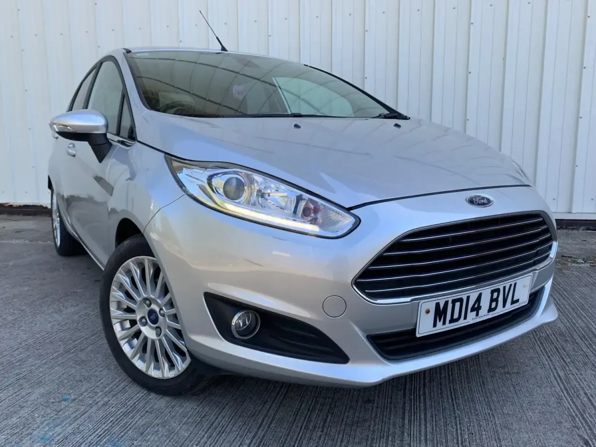 Używany Ford Fiesta Titanium 2014 Srebrny Hatchback