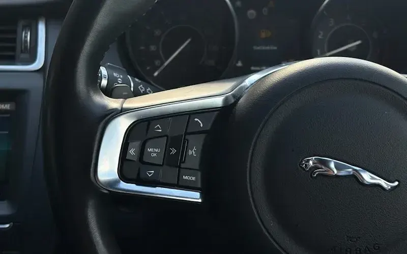 Used Jaguar E-Pace R-Dynamic 200 HP (147 kW) 2018 Blue SUV