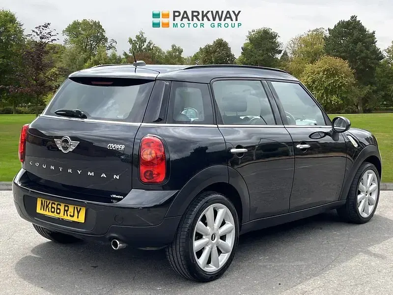 Used Mini Cooper Countryman 120 HP (88 kW) 2016 Absolute black SUV