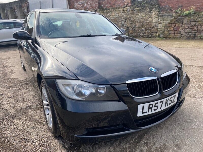 Begagnad BMW 318 2007 Svart Sedan
