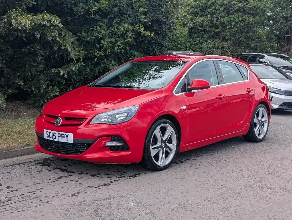 Used Vauxhall Astra Edition 115 HP (84 kW) 2015 Power red Hatchback