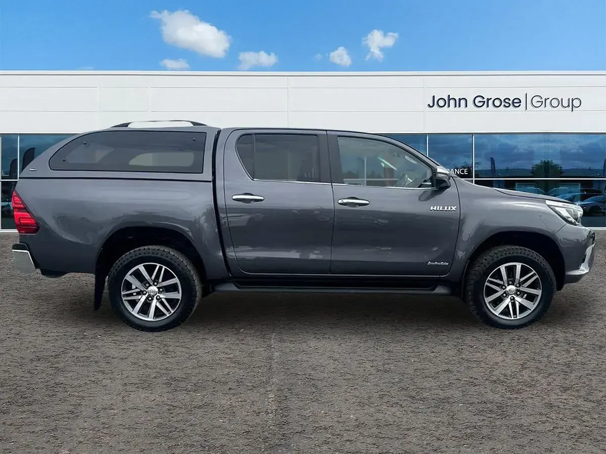 Used Toyota HiLux 150 HP (110 kW) 2020 Grey Pickup