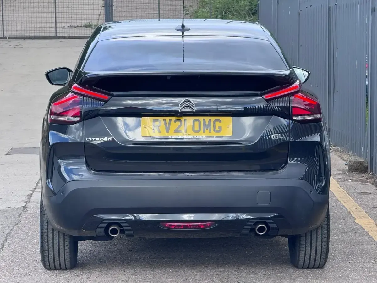 Begagnad Citroën C4 PureTech 155 HK (114 kW) 2021 Svart Halvkombi