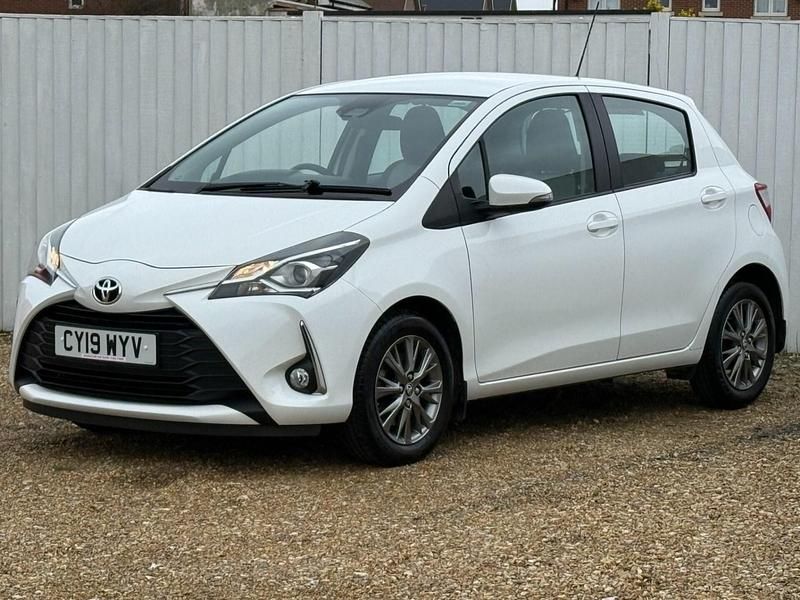 Used Toyota Yaris 2019 White Hatchback