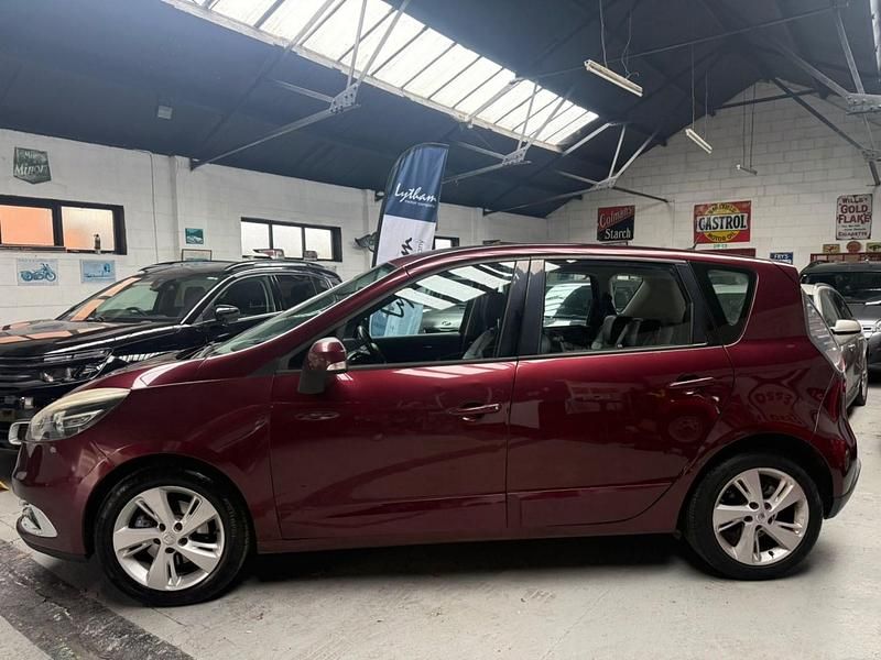 Used Renault Scénic III Dynamique 110 HP (80 kW) 2013 Red MPV