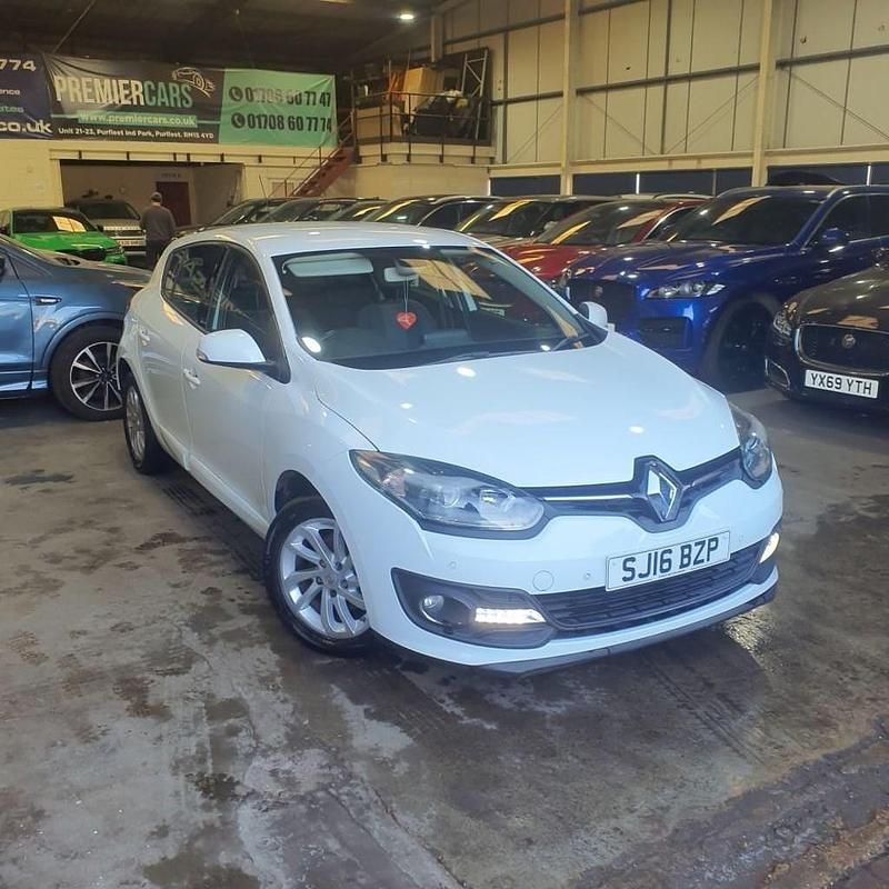 White Used 2016 Renault Mégane III Dynamique Hatchback | £6,480 (Fair price) - Image 1/4