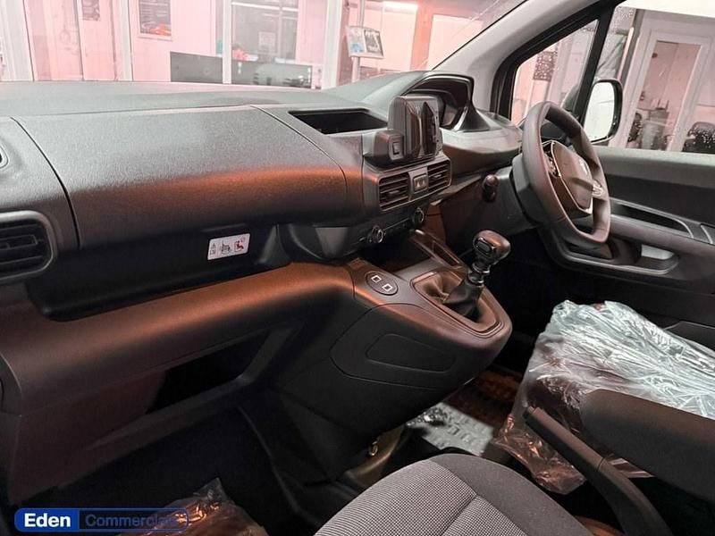 New Peugeot Partner 2025 White MPV