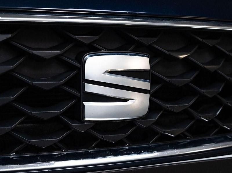 Used Seat Leon SE Dynamic 115 HP (84 kW) 2022 Blue Hatchback