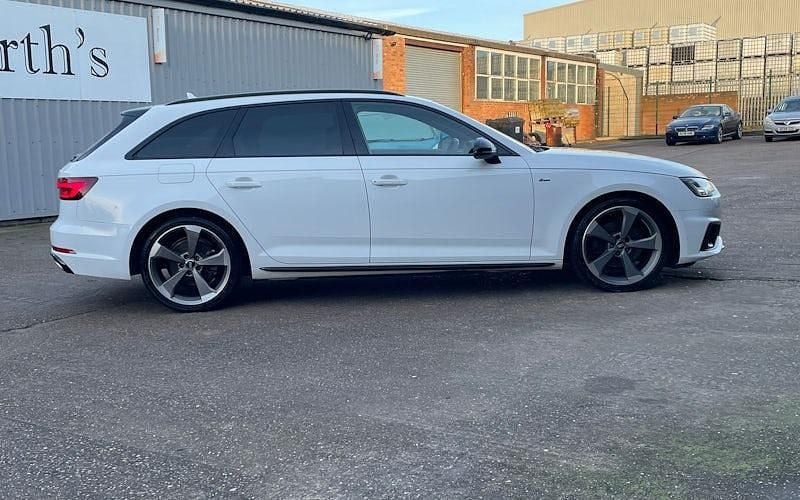 Used Audi A4 Black Edition 150 HP (110 kW) 2019 White Estate