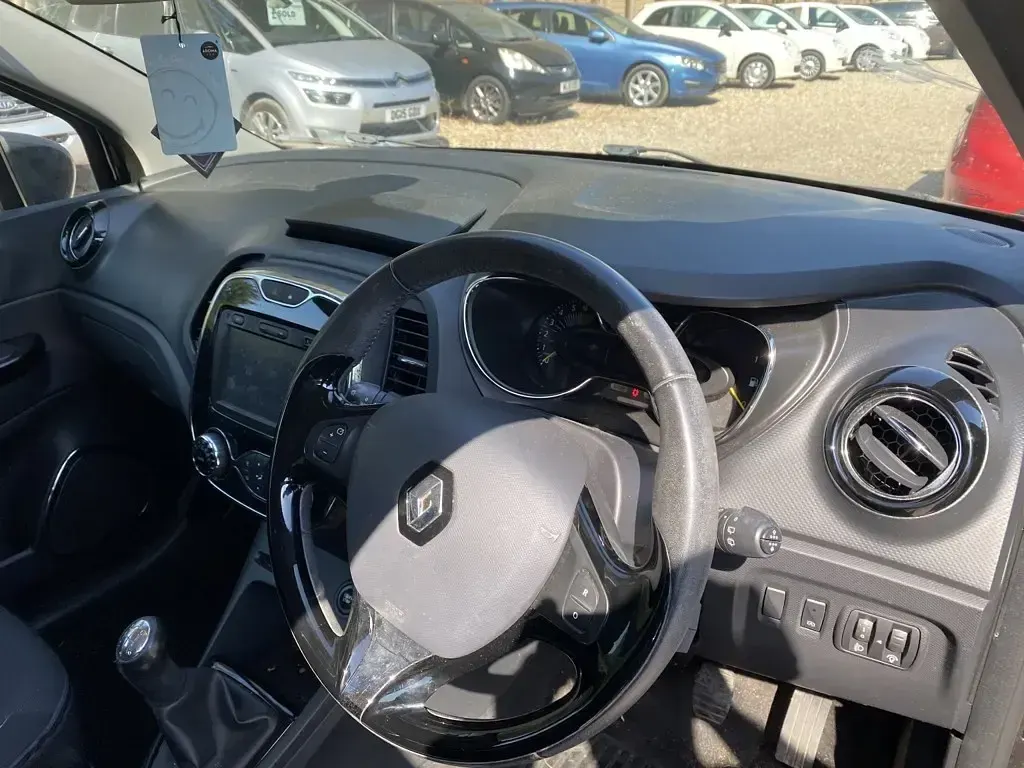 Used Renault Captur Dynamique 90 HP (66 kW) 2015 Black SUV