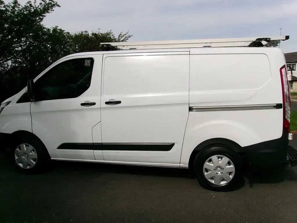 Used Ford Transit Custom 105 HP (77 kW) 2017 White Van