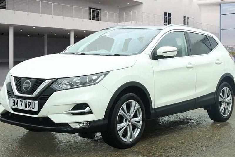 Used Nissan Qashqai N-Connecta 110 HP (80 kW) 2017 White SUV