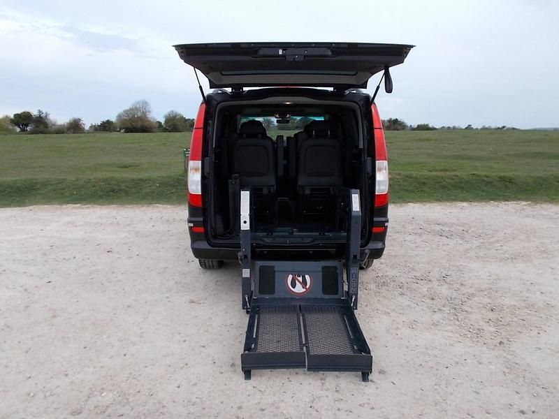 Usado Mercedes Viano 115 HP (84 kW) 2009 Preto Monovolume