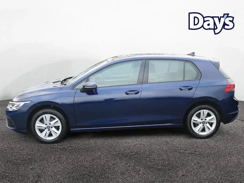 Gebraucht VW Golf VIII Life 115 PS (84 kW) 2022 Blau Kleinwagen