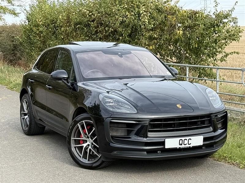 Jet black metallic Used 2022 Porsche Macan SUV | £47,950 (Super price) - Image 1/4