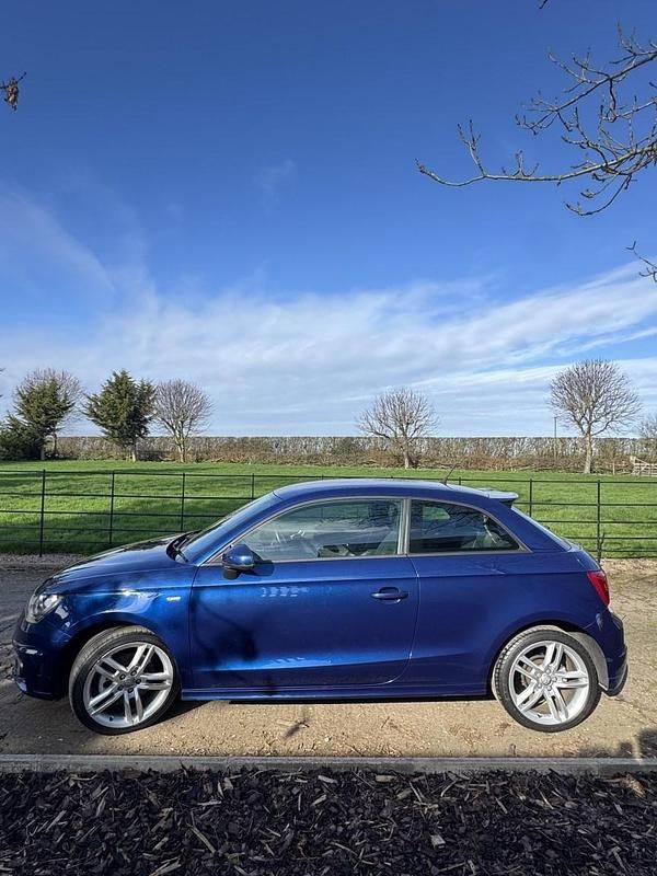 Usado Audi A1 S-Line 105 HP (77 kW) 2012 Azul Citadino