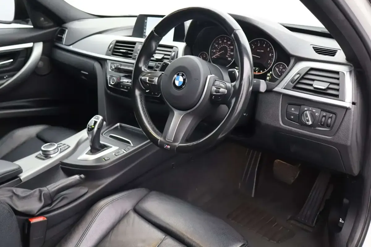 Begagnad BMW 330 M Sport 2018 Vit Sedan