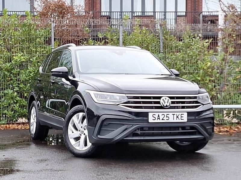 Black New 2025 VW Tiguan Allspace Life SUV | £30,998 (Fair price) - Image 1/4