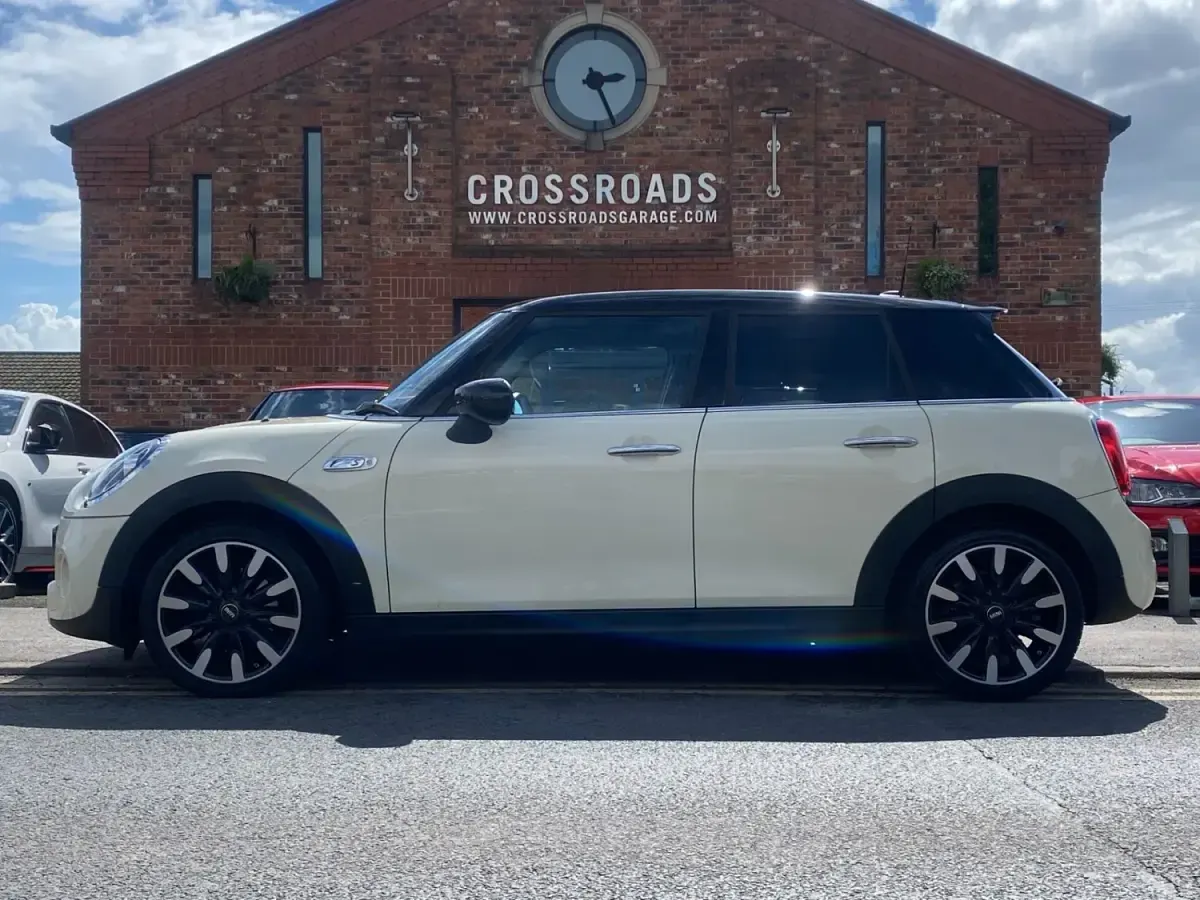 Used Mini Cooper S Exclusive 2020 Pepper white Hatchback