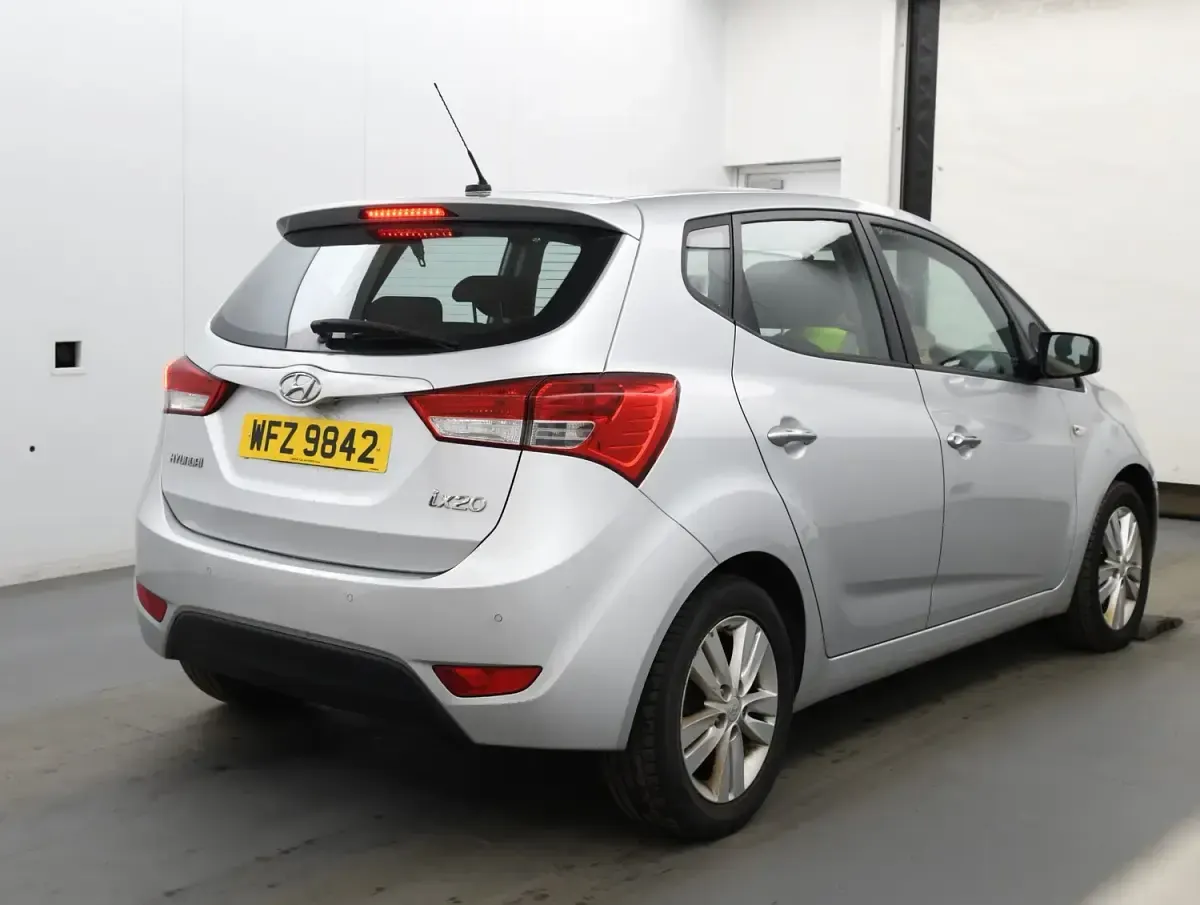 Used Hyundai ix20 Active 125 HP (91 kW) 2015 Silver Hatchback