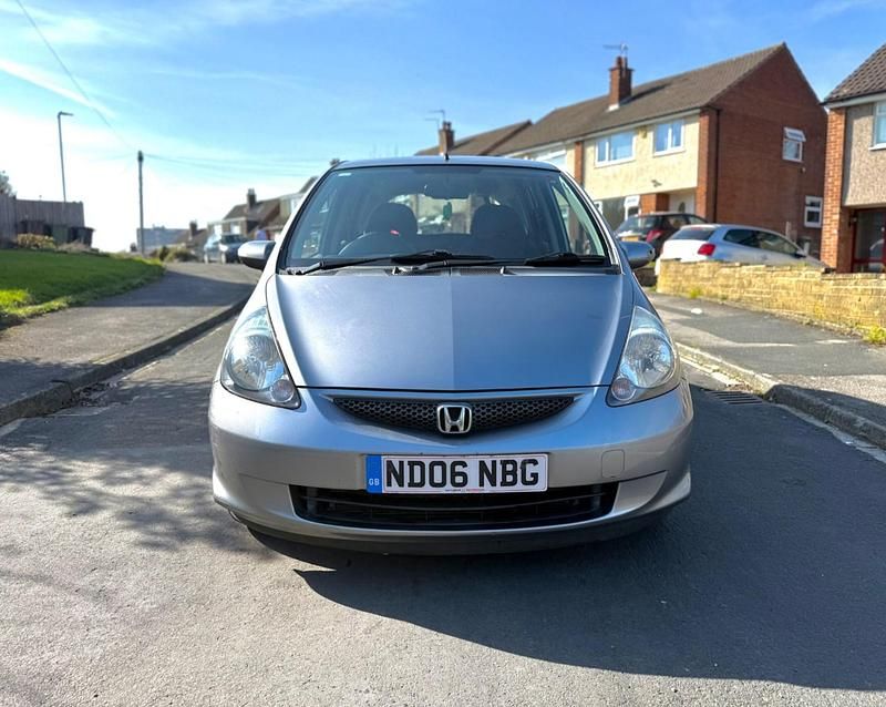 Used Honda Jazz SE 83 HP (61 kW) 2006 Silver Hatchback