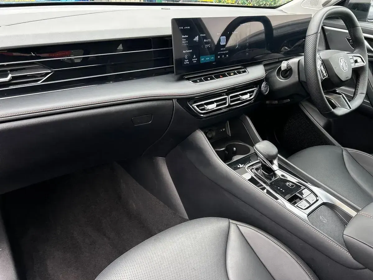 Usado MG HS Trophy 224 HP (164 kW) 2025 Prateado SUV