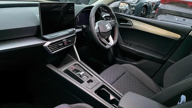 Used Seat Leon FR 204 HP (150 kW) 2025 White Hatchback