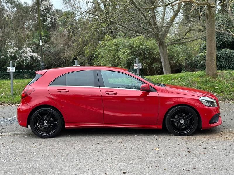 Begagnad Mercedes A180 AMG Line Premium 2016 Röd Halvkombi