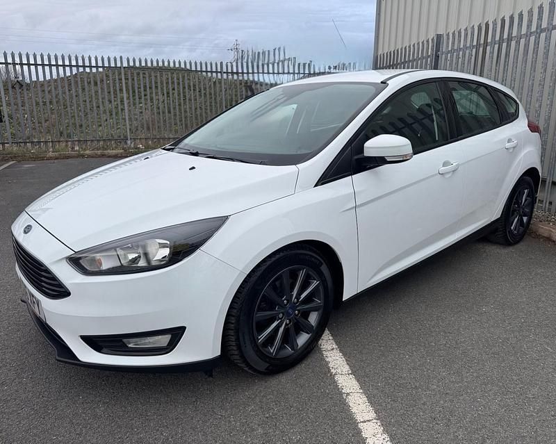 Used Ford Focus Titanium 120 HP (88 kW) 2017 White Hatchback