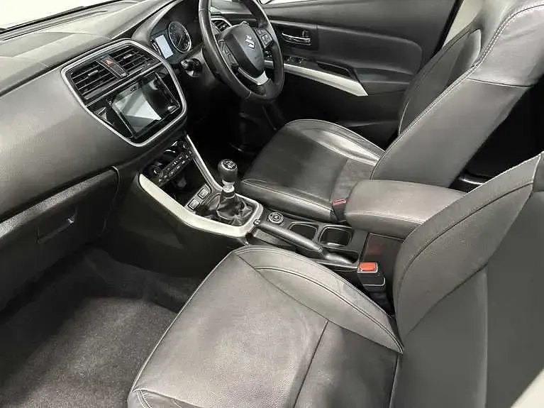 Used Suzuki SX4 SZ5 140 HP (102 kW) 2019 Pearl black metallic SUV