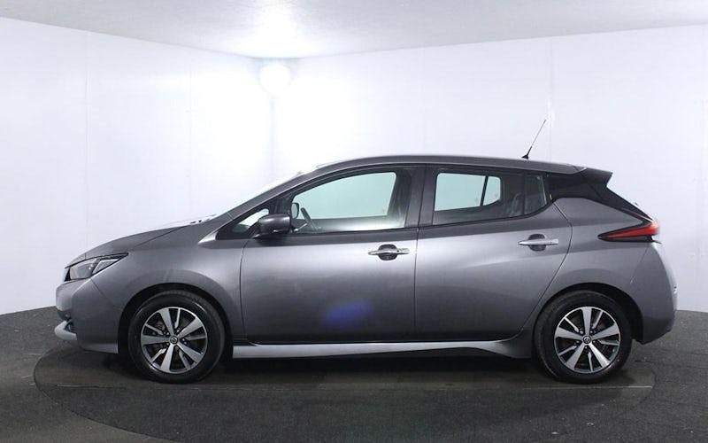 Usado Nissan Leaf Acenta 110 kW (150 HP) 2020 Cinzento Citadino