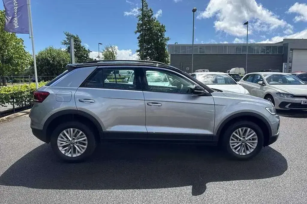 New VW T-Roc Life 115 HP (84 kW) 2026 Blue SUV