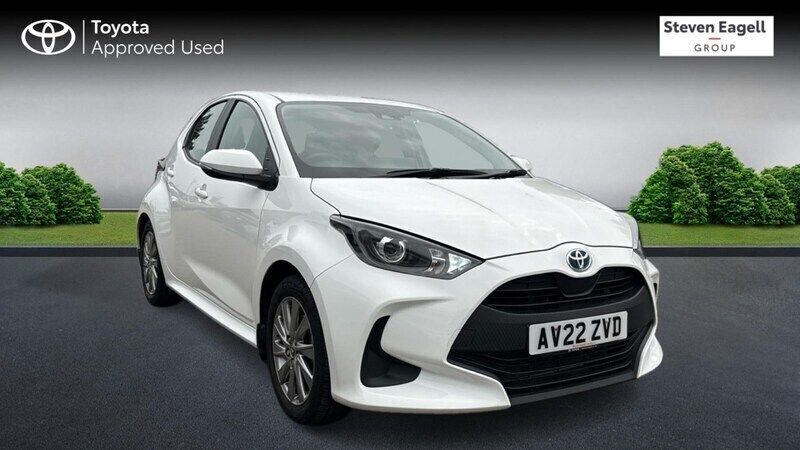 White Used 2022 Toyota Yaris Hybrid Hatchback | £16,356 (Fair price) - Image 1/4
