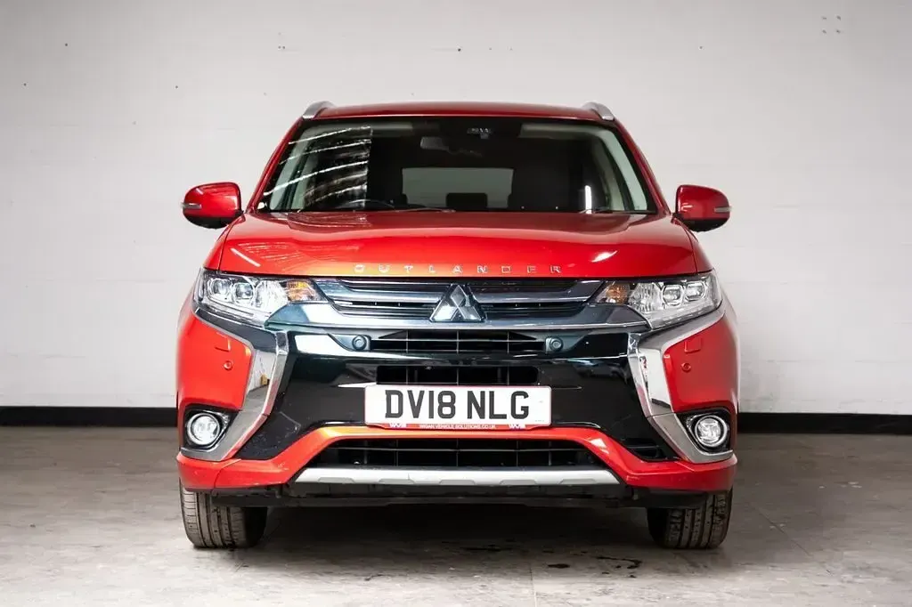 Used Mitsubishi Outlander P-HEV 200 HP (147 kW) 2018 Red Estate