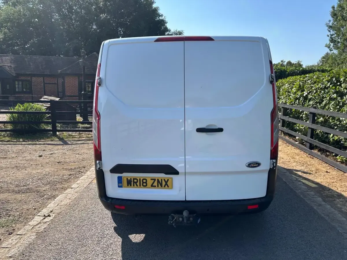 Used Ford Transit Custom 105 HP (77 kW) 2018 White Van