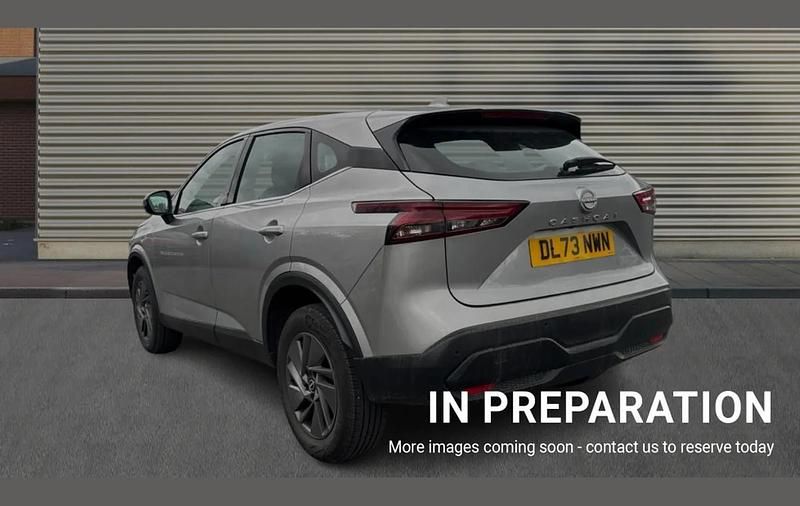 Used Nissan Qashqai Acenta Premium 155 HP (114 kW) 2023 Silver SUV