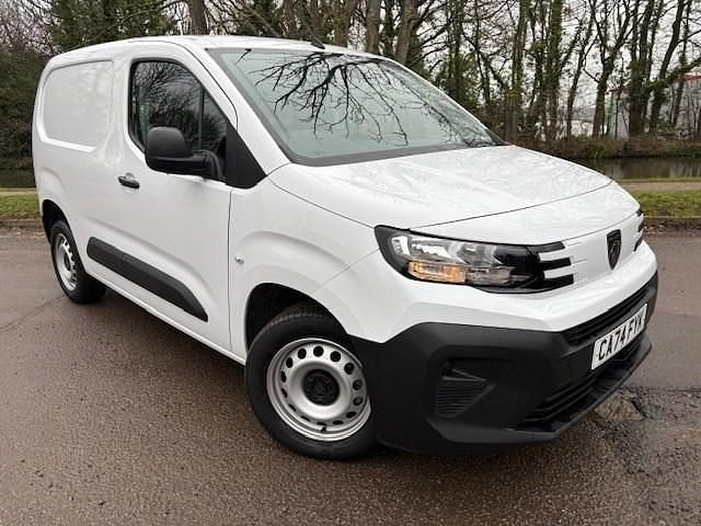 White Used 2024 Peugeot Partner MPV | £13,990 (Fair price) - Image 1/4