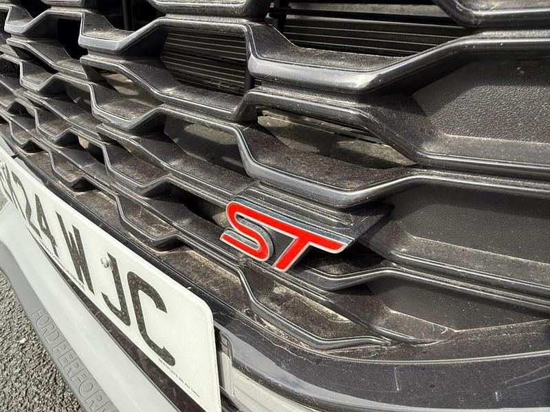 Begagnad Ford Puma ST 2024 Grå Halvkombi