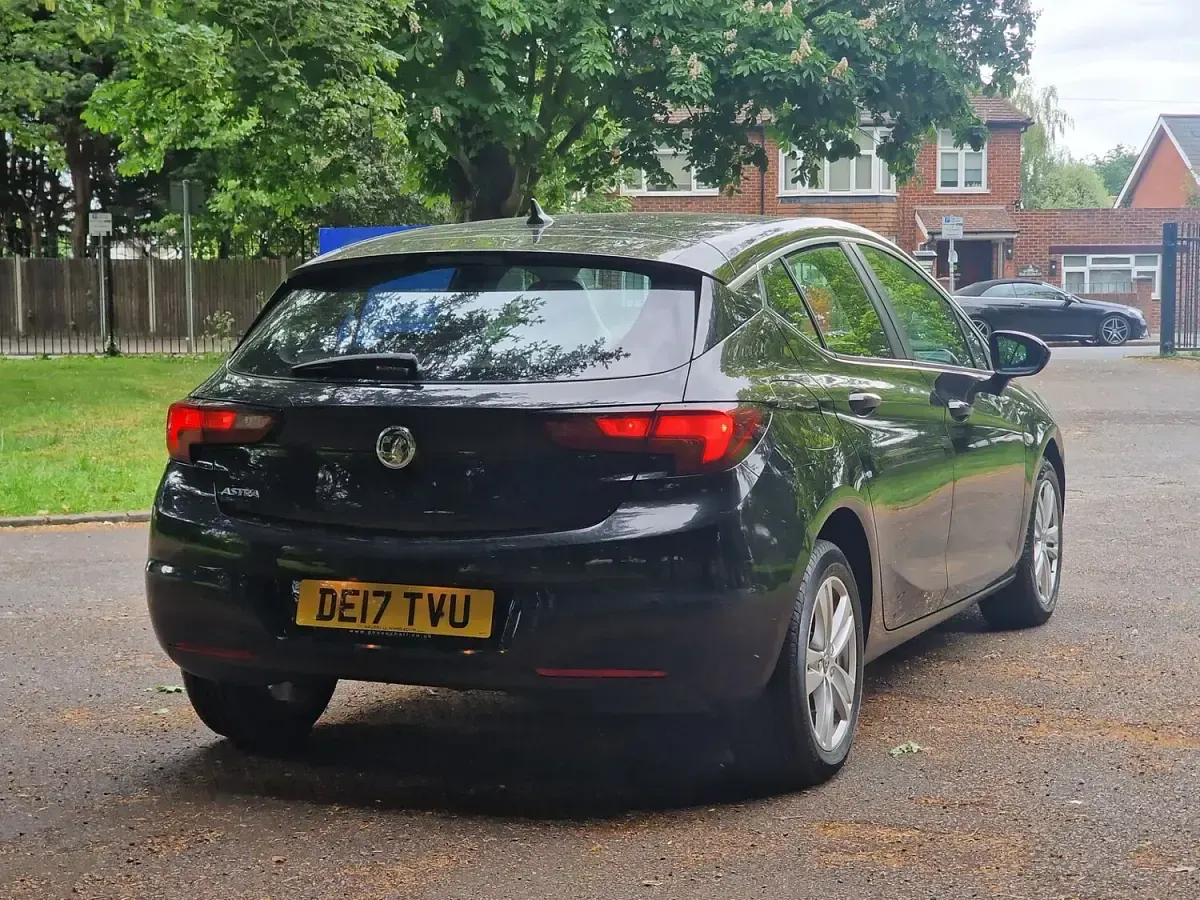 Used Vauxhall Astra 100 HP (73 kW) 2017 Black Hatchback