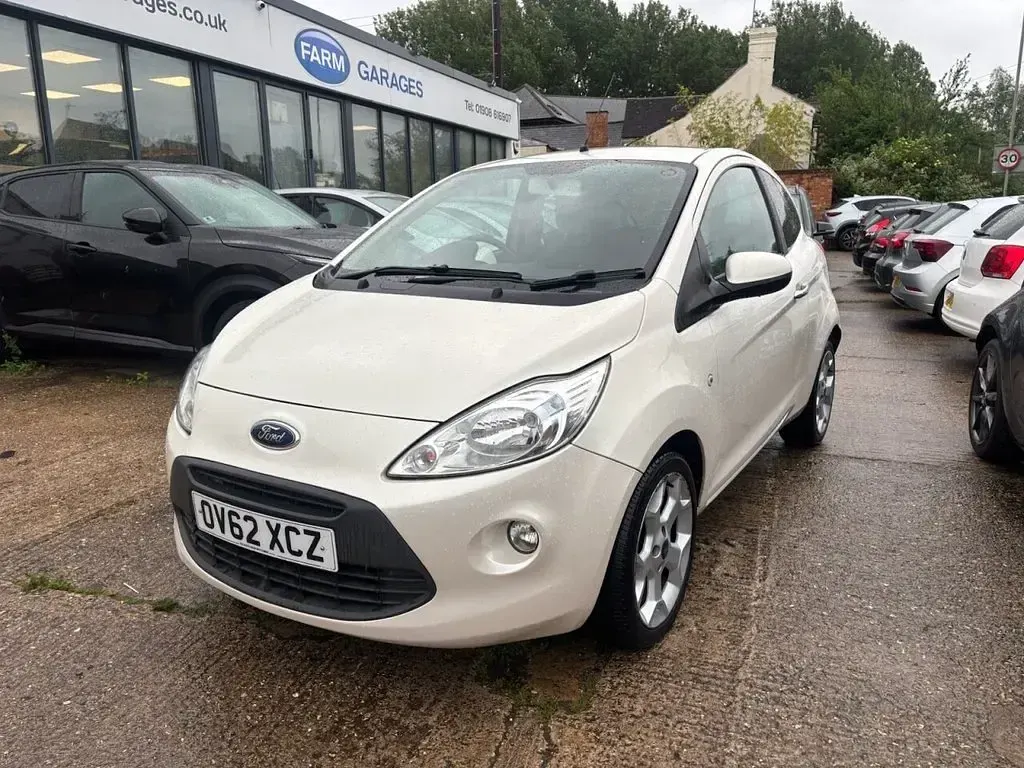 Used Ford Ka Titanium 69 HP (50 kW) 2013 White Hatchback