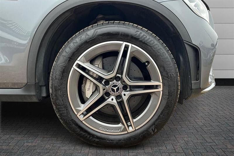 Used Mercedes GLC300 AMG line 306 HP (225 kW) 2021 Selenite grey Estate