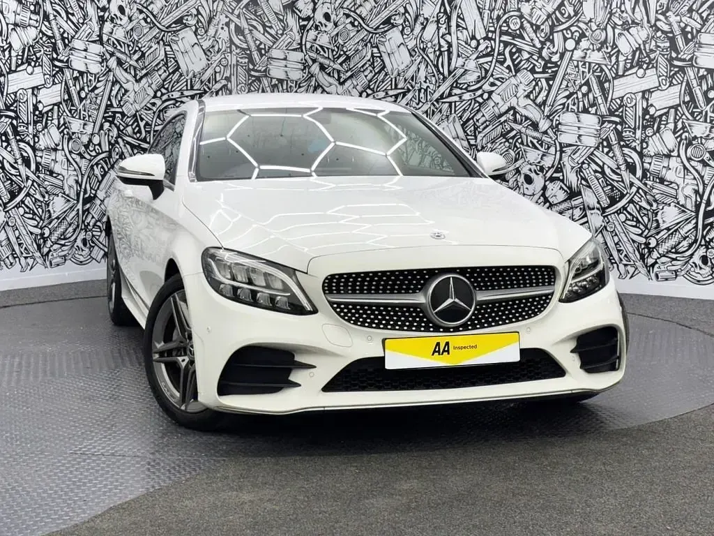 Usado Mercedes C200 AMG line 198 HP (145 kW) 2019 Branco Coupé