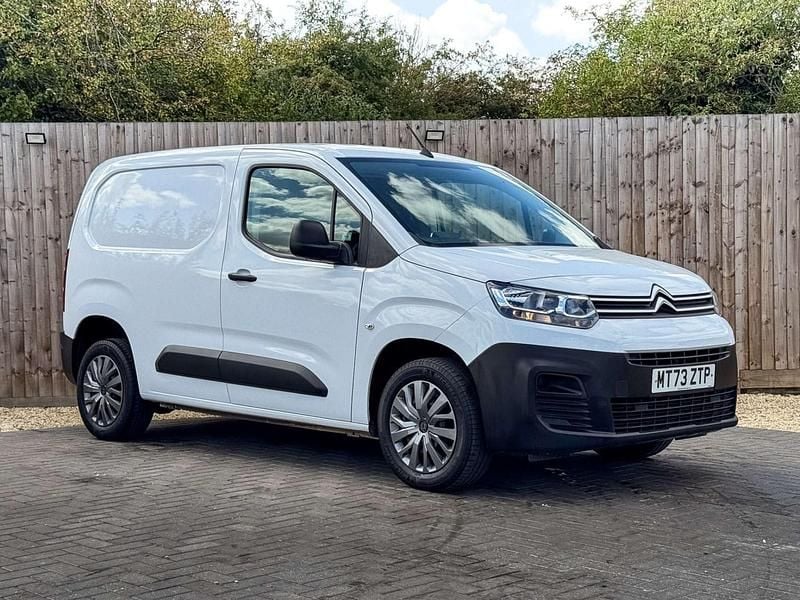 White Used 2023 Citroën Berlingo MPV | £11,495 (Good price) - Image 1/4