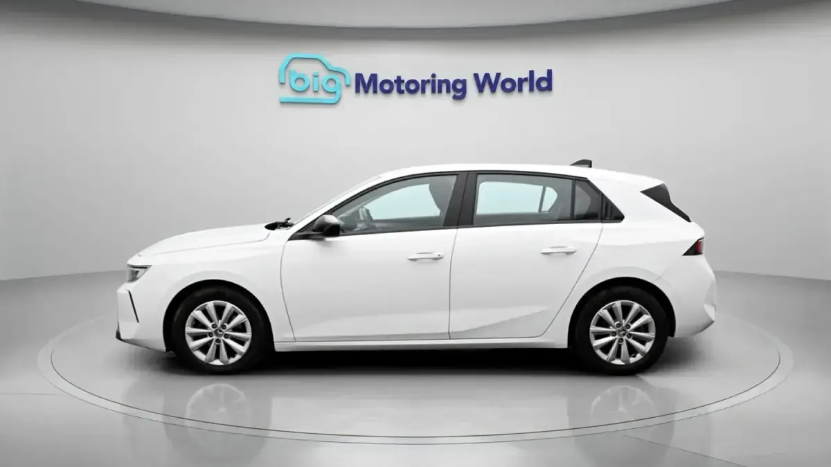 Usado Vauxhall Astra Design Edition 129 CV (94 kW) 2022 Blanco Utilitario
